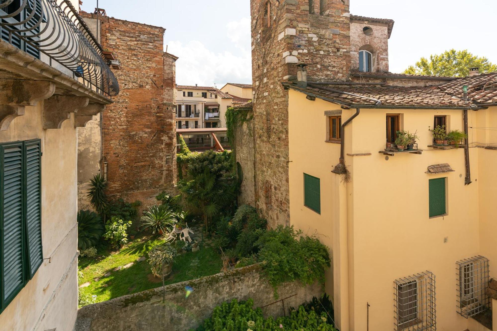 Appartamento Historic Apt In The Center Of Lucca With Balcony Esterno foto