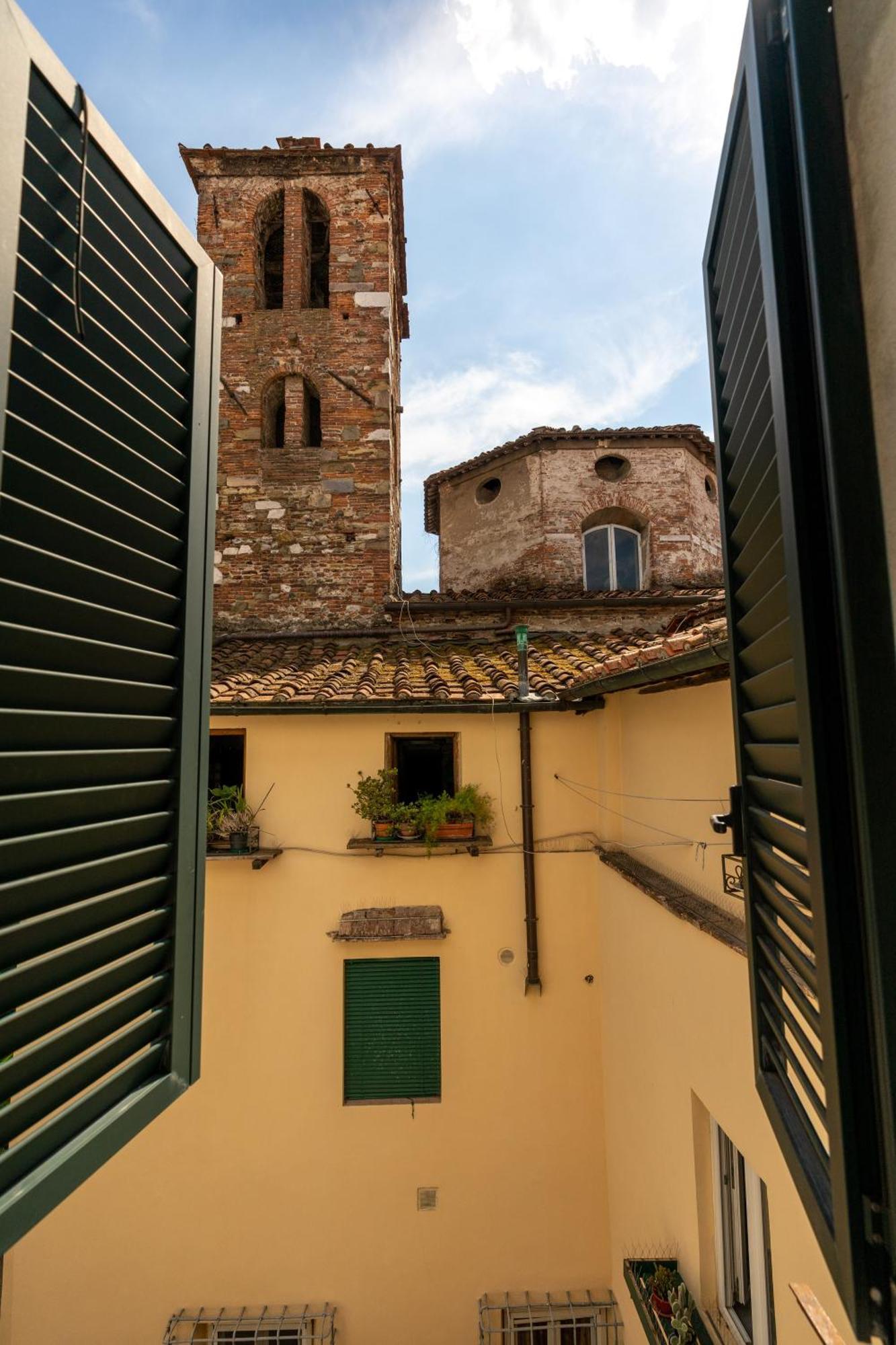 Appartamento Historic Apt In The Center Of Lucca With Balcony Esterno foto