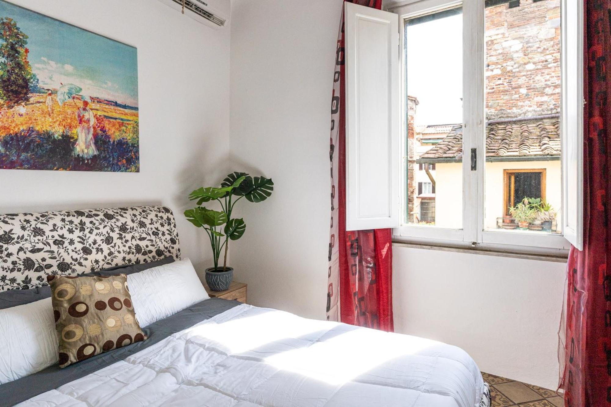 Appartamento Historic Apt In The Center Of Lucca With Balcony Esterno foto