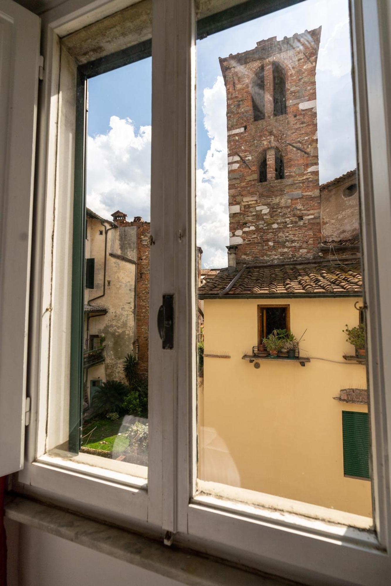 Appartamento Historic Apt In The Center Of Lucca With Balcony Esterno foto