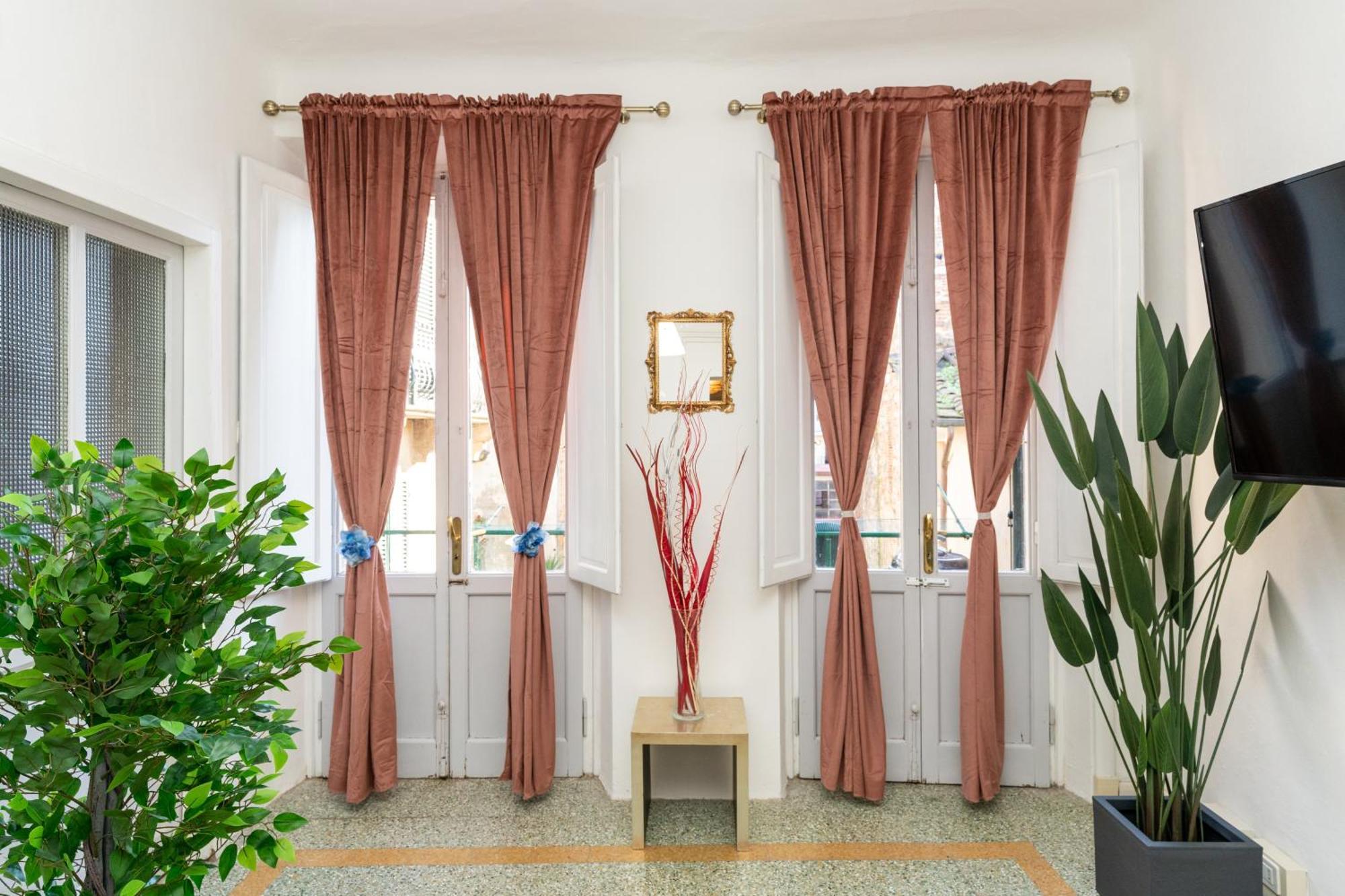 Appartamento Historic Apt In The Center Of Lucca With Balcony Esterno foto
