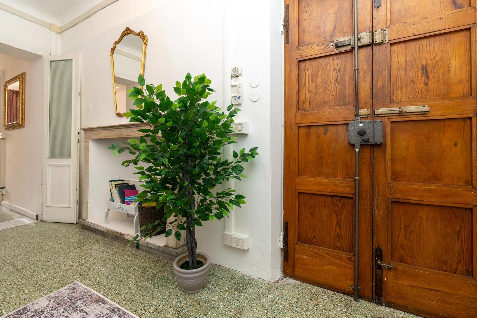 Appartamento Historic Apt In The Center Of Lucca With Balcony Esterno foto